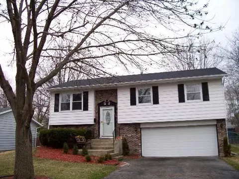 840 N Laurel Dr, Aurora, IL 60506 photo 1