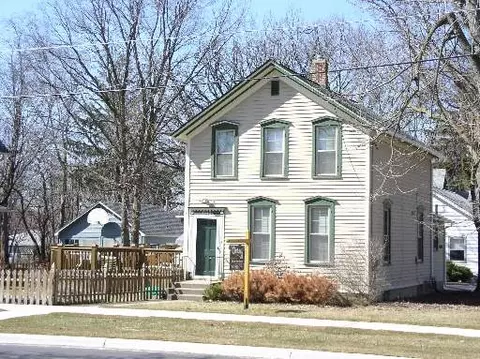 646 N Grove Ave, Elgin, IL 60120 photo 1
