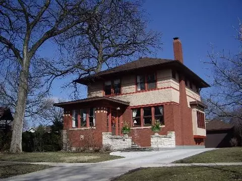 261 Maplewood Rd, Riverside, IL 60546 photo 1