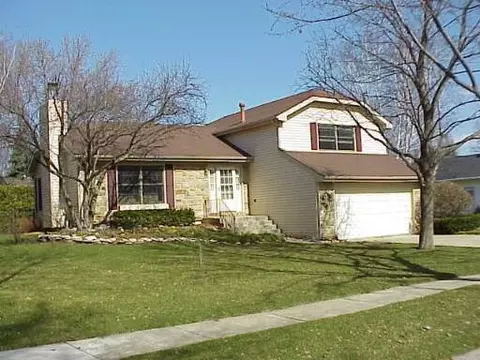720 Mulberry Ct, Algonquin, IL 60102 photo 1