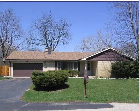 956 Hillcrest Rd, Elgin, IL 60123 photo 1