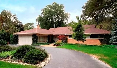 900 Forestway Dr, Glencoe, IL 60022 photo 1