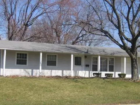 44 Circle Dr E, Montgomery, IL 60538 photo 1