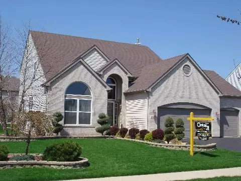 212 Burton Dr, Bartlett, IL 60103 photo 1