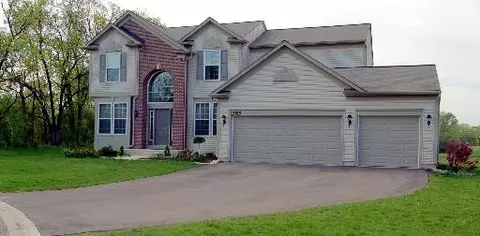 1585 Mcclellan Dr, Lindenhurst, IL 60046 photo 1