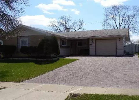 705 Cambridge Ln, Hoffman Estates, IL 60169 photo 1