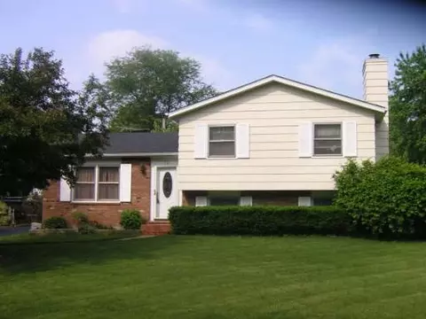 136 Laurel, Lindenhurst, IL 60046 photo 1