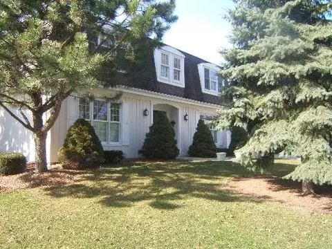 1102 Thunderbird Ln, Naperville, IL 60563 photo 1