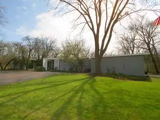 34 W111 White Thorn Rd, Wayne, IL 60184 photo 1
