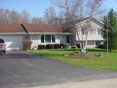 5721 Gray Eagle Rd, Roscoe, IL 61073 photo 1