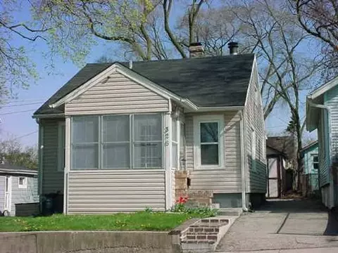 326 Dwight St, Elgin, IL 60120 photo 1