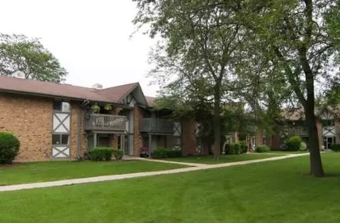 16 W543 Mockingbird Ln #108, Willowbrook, IL 60527 photo 1