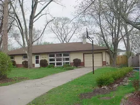2114 Paddock Ln, Wheaton, IL 60187 photo 1