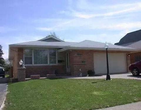 425 Shenstone Rd, Riverside, IL 60546 photo 1