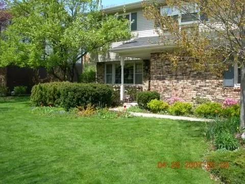 717 Brighton Dr, Wheaton, IL 60187 photo 1