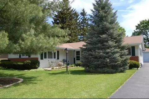 229 Pinecroft Dr, Roselle, IL 60172 photo 1