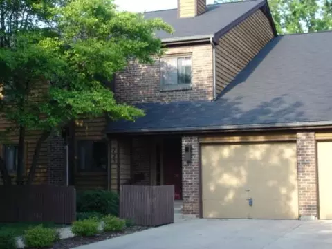 725 Waverly Dr #C, Elgin, IL 60120 photo 1