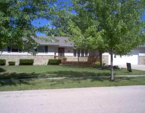 206 Blackhawk Dr, Minooka, IL 60447 photo 1