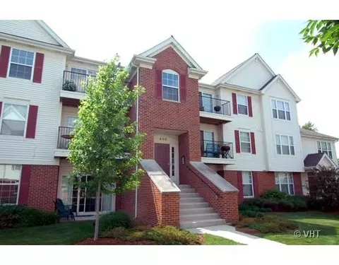 660 Mill Cir #204, Wheeling, IL 60090 photo 1