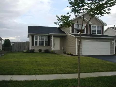 7103 Pyramid Dr, Plainfield, IL 60586 photo 1