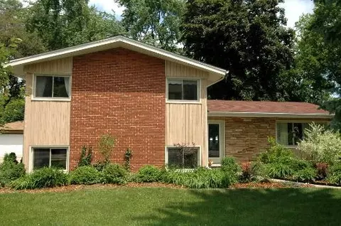 821 Cadillac Dr, Wheaton, IL 60187 photo 1