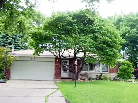 817 Forest Ct, Bartlett, IL 60103 photo 1