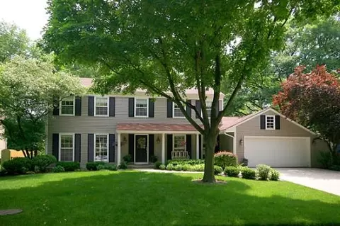 137 Stuarton Dr, Wheaton, IL 60187 photo 1