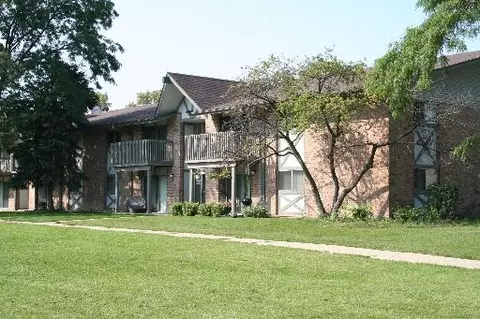 16 W525 Mockingbird Ln #105, Willowbrook, IL 60527 photo 1