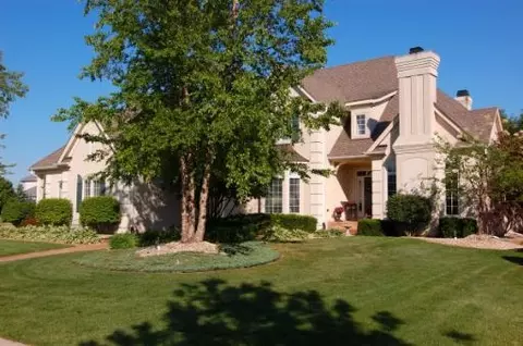 3336 White Eagle Dr, Naperville, IL 60564 photo 1