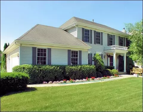1560 S Hampton Dr, Aurora, IL 60506 photo 1