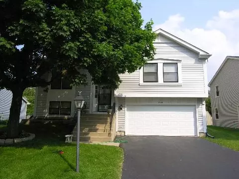 716 Berwick Pl, Roselle, IL 60172 photo 1