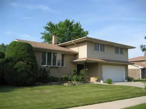 1802 E Camp Mcdonald Rd, Mount Prospect, IL 60056 photo 1