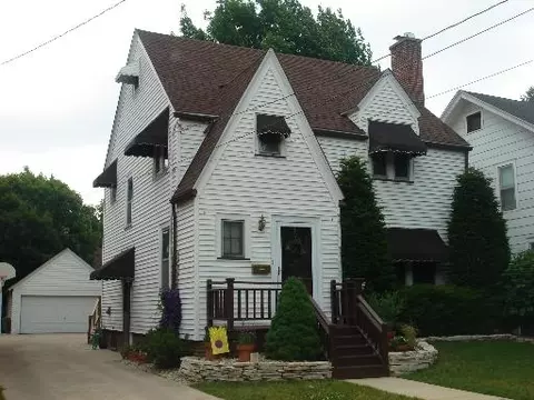449 Oak Ave, Aurora, IL 60506 photo 1