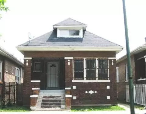 5717 S Artesian Ave, Chicago, IL 60629 photo 1