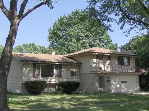 8 E Debbie Dr, Mount Prospect, IL 60056 photo 1