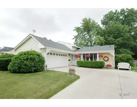 306 Waverly Dr, Elgin, IL 60120 photo 1