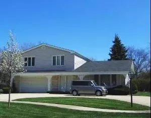 3902 W Carousel Dr, Northbrook, IL 60062 photo 1