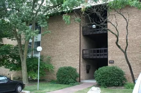 5530 E Lake Dr #e, Lisle, IL 60532 photo 1