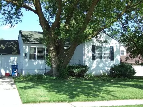 303 Rush St, Roselle, IL 60172 photo 1