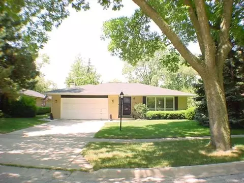 4403 S Peacock Ln, Rolling Meadows, IL 60008 photo 1
