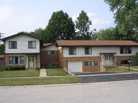 120 Stratton Ln, Mount Prospect, IL 60056 photo 1