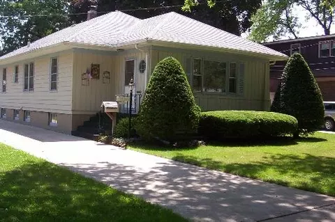 431 Elm St, Elgin, IL 60123 photo 1