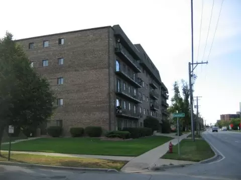 960 S River Rd #304, Des Plaines, IL 60016 photo 1