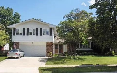 885 Warwick Rd, Deerfield, IL 60015 photo 1