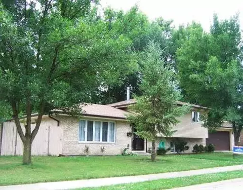 425 Walnut Ave, Wheeling, IL 60090 photo 1