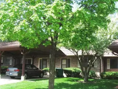 1602 S Bow Trl, Wheeling, IL 60090 photo 1
