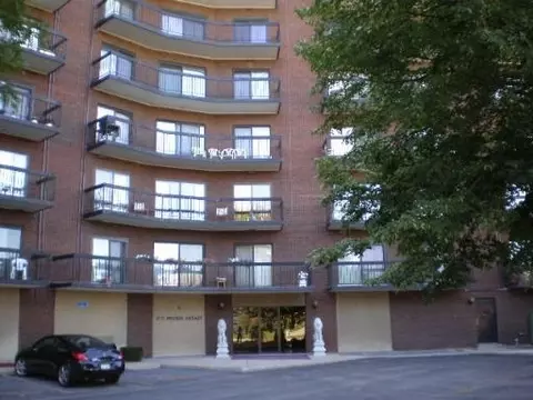 711 River Rd #718, Des Plaines, IL 60016 photo 1