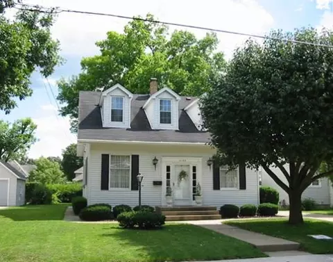 2122 Eighth St, Peru, IL 61354 photo 1