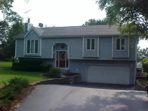 340 S East St, Capron, IL 61012 photo 1