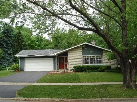 1237 Olympus Dr, Naperville, IL 60540 photo 1